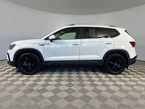 Used 2022 Volkswagen Taos SE AWD/4WD image 4