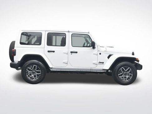 Used 2025 Jeep Wrangler Unlimited Sahara AWD/4WD image 4
