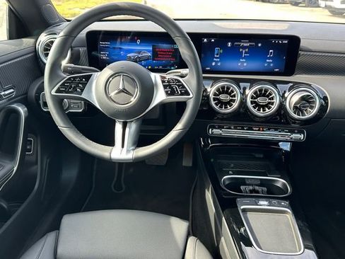Used 2025 Mercedes-Benz CLA 250 4MATIC image 13