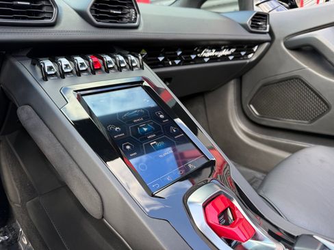 Used 2021 Lamborghini Huracan EVO image 23