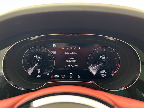 Certified 2022 Bentley Bentayga image 26