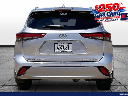 Used 2023 Toyota Highlander Platinum AWD/4WD image 4