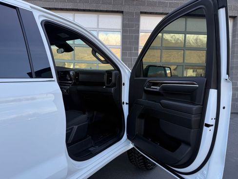 Used 2023 GMC Sierra 1500 SLE image 16