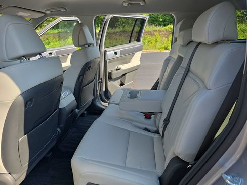 Used 2025 Hyundai Santa Fe SEL AWD/4WD image 16
