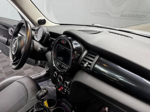 Used 2019 MINI Cooper 4-Door Hardtop w/ Premium Package image 52