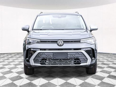 New 2025 Volkswagen Taos SE image 9