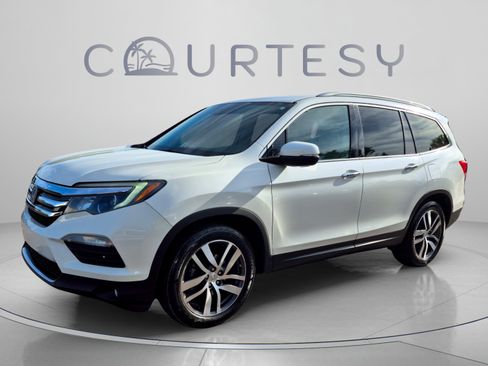 Used 2017 Honda Pilot Touring image 1
