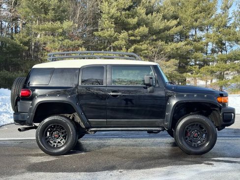 Used 2014 Toyota FJ Cruiser Sport Utility 2D image 5
