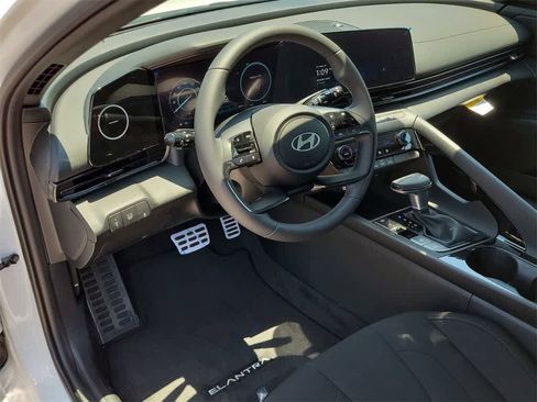 New 2025 Hyundai Elantra SEL image 13