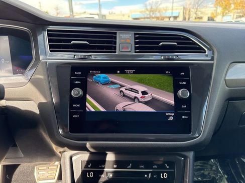 Certified 2022 Volkswagen Tiguan SE R-Line image 20