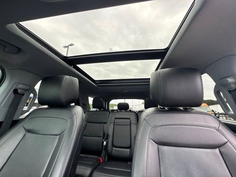 Used 2021 Ford Explorer Limited w/ Equipment Group 301A RWD image 34