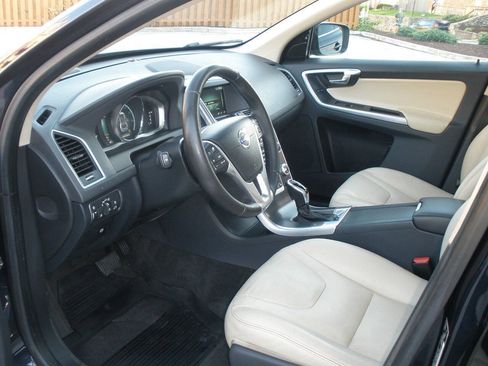 Used 2016 Volvo XC60 T6 Platinum w/ Protection Package AWD/4WD image 27
