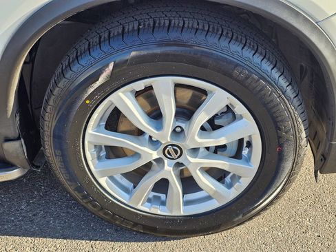 Used 2017 Nissan Rogue SV w/ SV Premium Package FWD image 8
