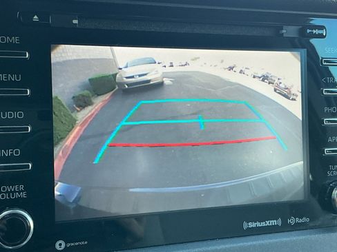 Used 2018 Toyota Sienna LE w/ Carpet Mat Package FWD image 27