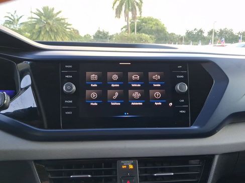 Certified 2022 Volkswagen Taos SE FWD image 21