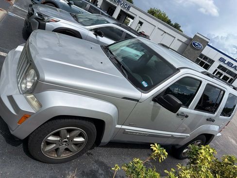 Used 2012 Jeep Liberty Sport RWD image 2