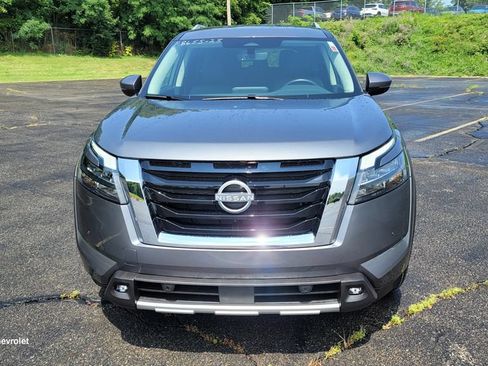 Used 2025 Nissan Pathfinder SL FWD image 4
