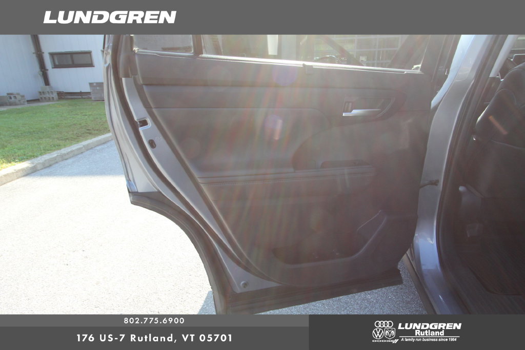 Used 2021 Toyota Highlander XLE AWD/4WD image 20