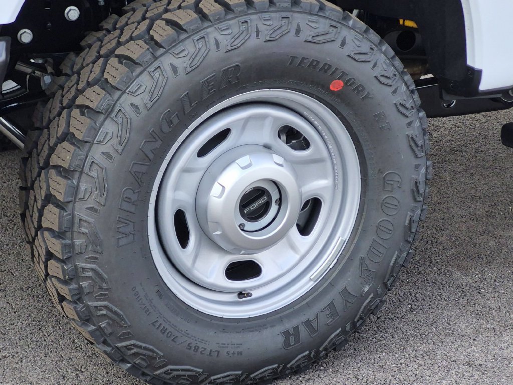 New 2027 Ford F250 XL w/ XL Off-Road 33" Tire Package AWD/4WD image 17