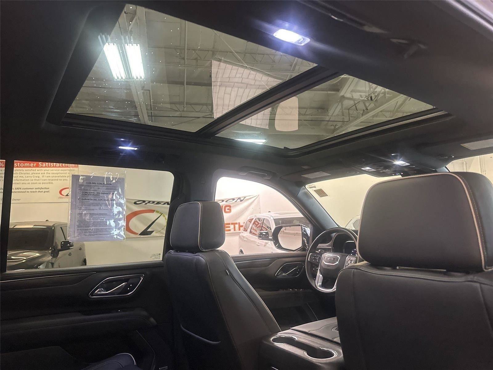 Used 2023 GMC Yukon XL SLT w/ SLT Premium Package AWD/4WD image 13