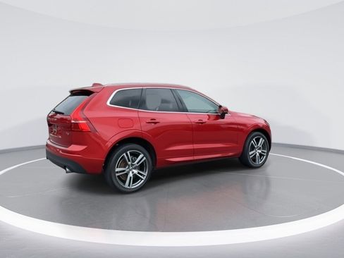 Used 2021 Volvo XC60 T6 Momentum w/ Premium Package image 7