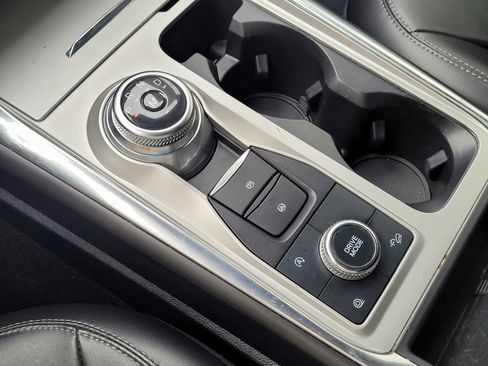 Used 2021 Ford Explorer XLT image 27