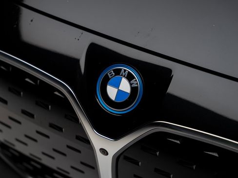 Used 2023 BMW i4 eDrive40 w/ Premium Package image 12