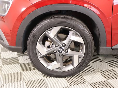 Used 2025 Hyundai Venue Limited image 18