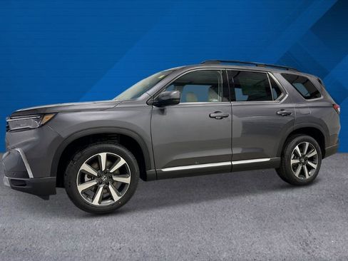 New 2025 Honda Pilot Touring image 7