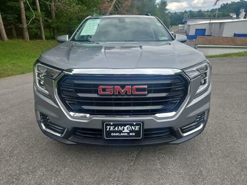 Used 2024 GMC Terrain SLE w/ Driver Convenience Package FWD image 8