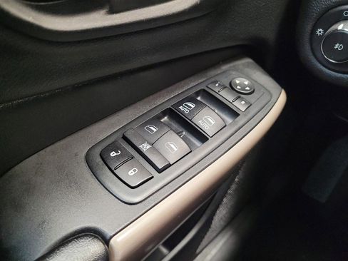 Used 2018 Jeep Cherokee Limited w/ Luxury Group AWD/4WD image 27