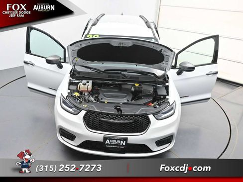 Used 2023 Chrysler Pacifica Touring-L w/ Road Tripper Package AWD/4WD image 36