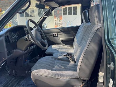 Used 1992 Toyota Pickup Deluxe image 5