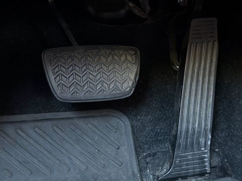 Used 2019 Toyota Camry SE w/ Convenience Package image 44