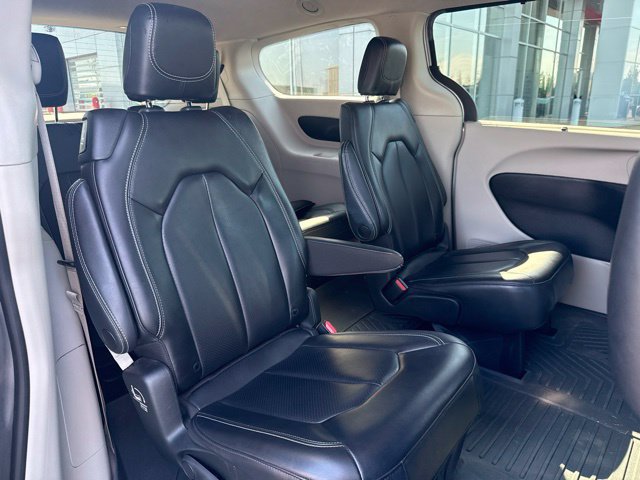 Used 2023 Chrysler Pacifica Touring-L AWD/4WD image 24