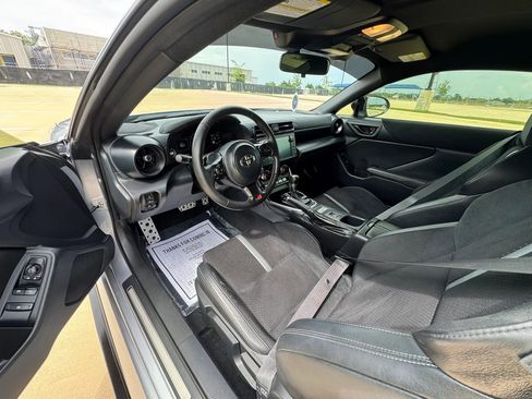 Used 2025 Toyota GR86 Premium RWD image 21