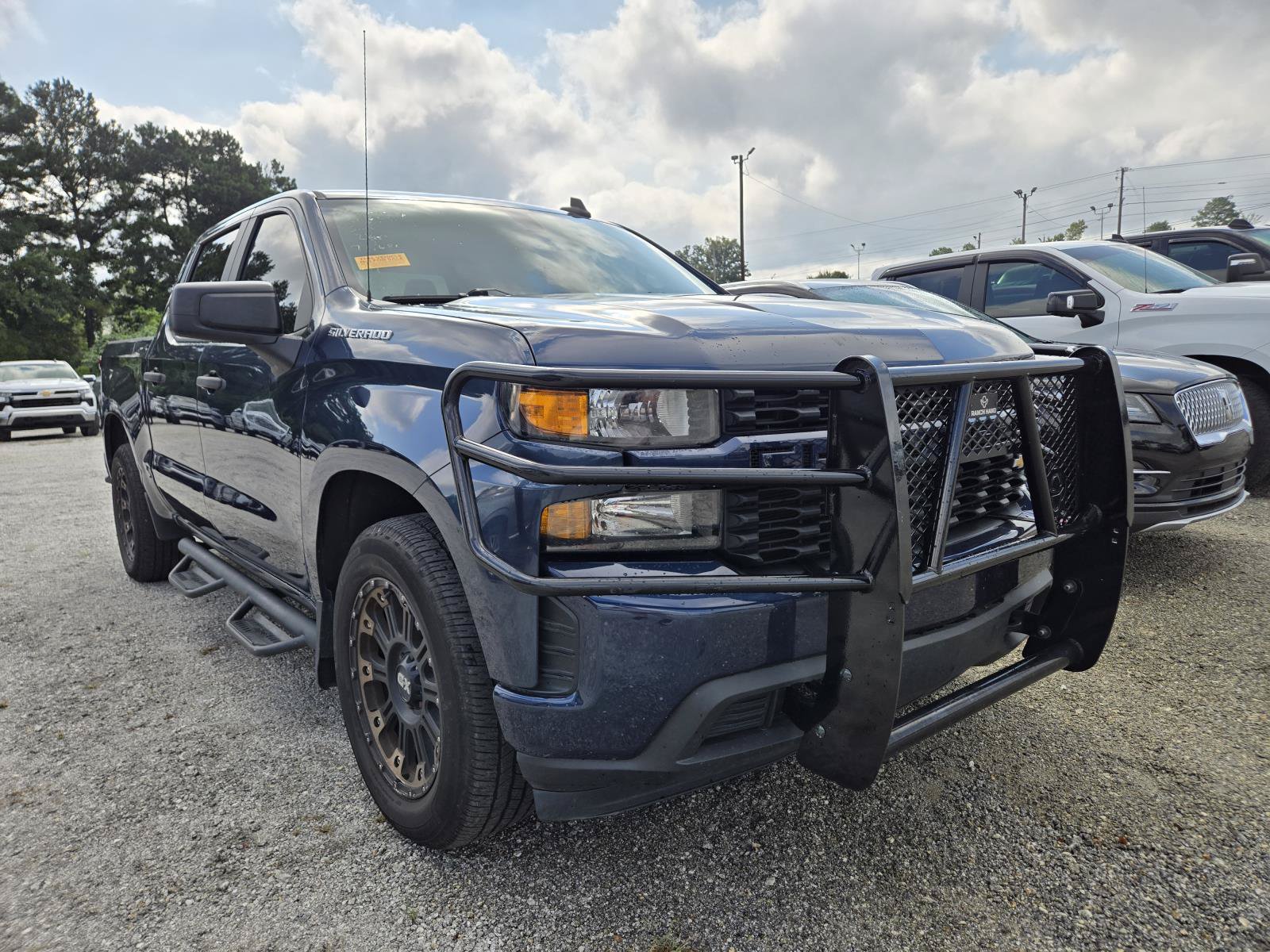 Used 2021 Chevrolet Silverado 1500 Custom RWD image 2
