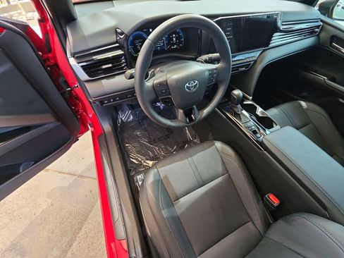 Used 2025 Toyota Camry XSE FWD image 10