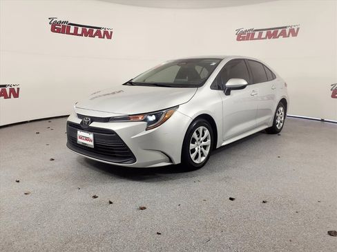 Used 2023 Toyota Corolla LE image 2