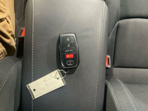 Used 2023 Toyota Venza LE image 20