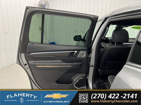 Used 2026 Buick Enclave Avenir w/ Super Cruise Package AWD/4WD image 10