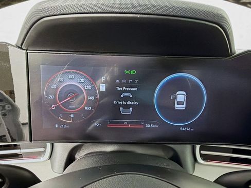 Used 2025 Hyundai Elantra Limited FWD image 18