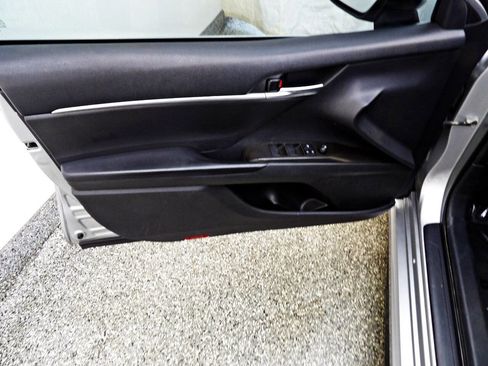 Used 2021 Toyota Camry SE image 7