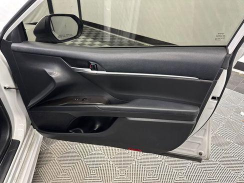 Used 2023 Toyota Camry SE FWD image 15
