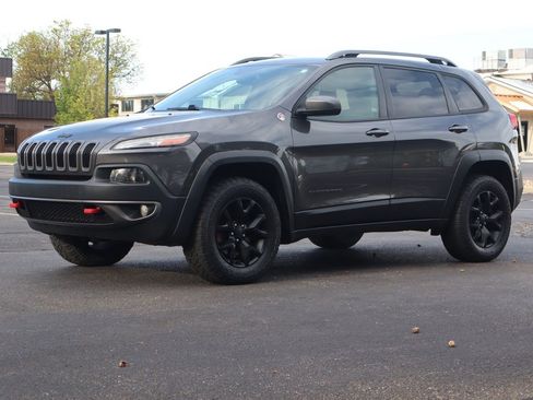 Used 2017 Jeep Cherokee Trailhawk w/ Comfort/Convenience Group AWD/4WD image 11