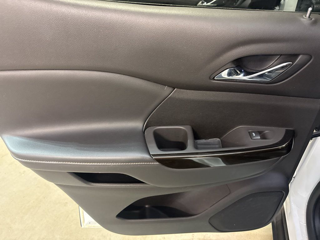 Used 2022 GMC Acadia AT4 w/ Technology Package AWD/4WD image 28