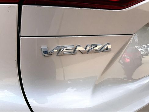 Used 2024 Toyota Venza LE AWD/4WD image 28