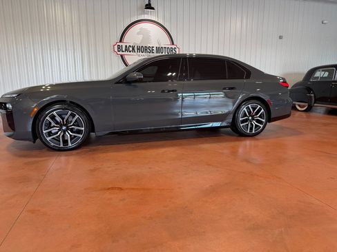 Used 2023 BMW 760i xDrive AWD/4WD image 4