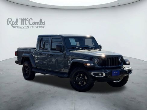 Used 2025 Jeep Gladiator Sport image 1
