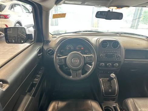 Used 2017 Jeep Patriot High Altitude FWD image 2